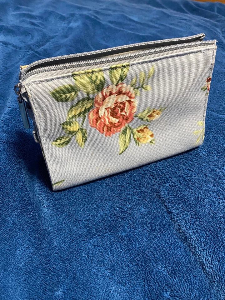 Basics-Cute Flower Makeup Bag/Travel Case - Image 2 of 4
