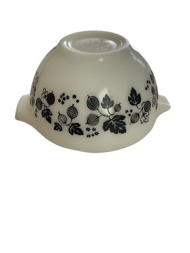 Pyrex 441 Cinderella Mixing Bowl Black Gooseberry Glass Dish 1-1/2 Pt.