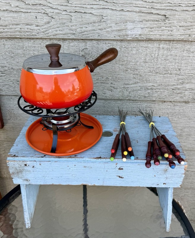 Vintage 1970s MCM Orange To Red Ombré Melting Fondue Pot Complete Never Used New