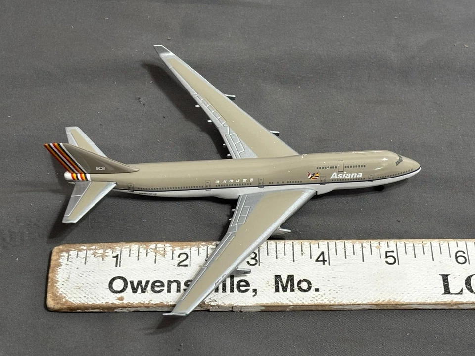 2   1:600 Diecast Passenger jet plane Schabak 827 767 DELTA HERPA Wings ASIANA - Image 4 of 4