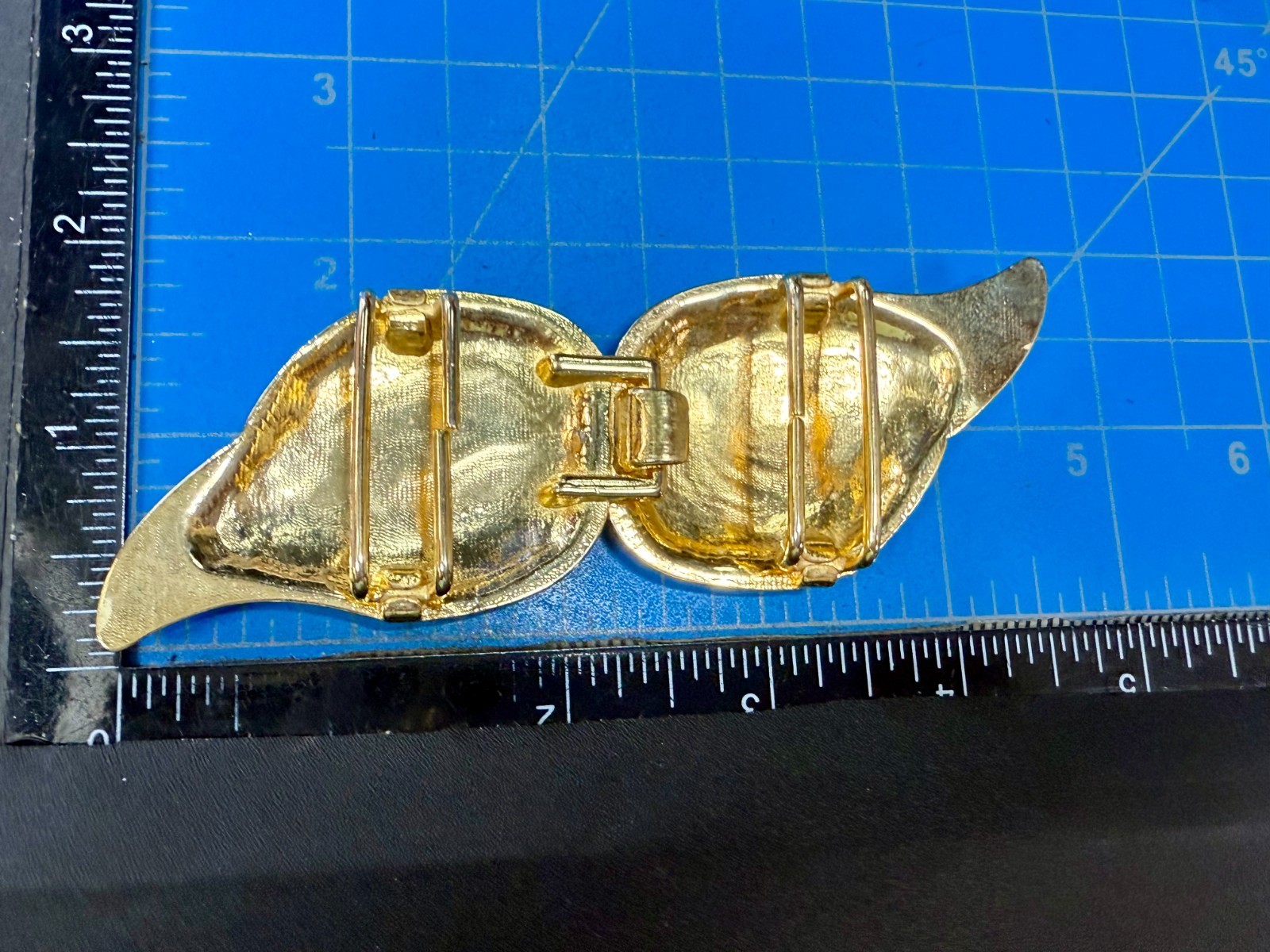 Detailed Double Leaf Interlocking Two Piece Vinta… - image 5