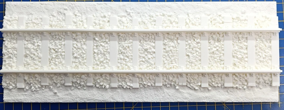 VALLEJO 1/35 SEZIONE CON BINARI E PIETRISCO Cm29X11 - Immagine 2 di 2