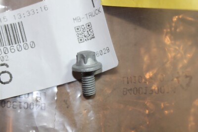 GENUINE ORIGINAL MERCEDES-BENZ TORX BOLT SCREW AIR FILTER MOUNT 