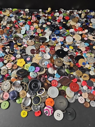 Unique Vintage Button Lot in Various Materials and Sizes Antique Crafts Art - Picture 3 of 5