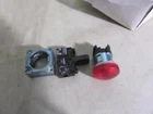 NEW SIEMENS 3SB3644-6BA20 ACDC Metal Round Red Lens With Concentric NIB