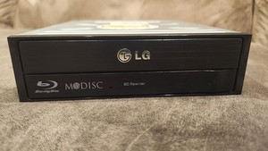 LG SuperMulti Internal Blu-Ray Disc Writer 14X SATA 100/128GB Capacity WH14NS40