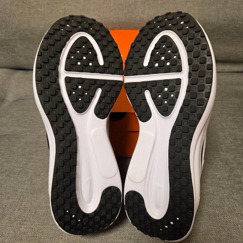 Men 9.0US Nike Revolution 8 Easy On Sneaker Original Collection Sports Shoes - Picture 5 of 8