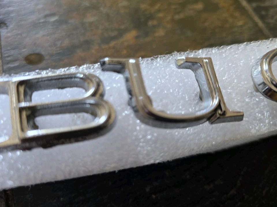 Buick GS Skylark 1964 1965 capó especial emblema letras vagón deportivo GM OEM 65 64 Foto 4 de 4