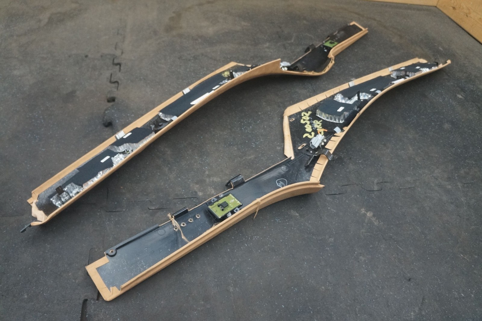 Set Rear Left Right Upper D Post Pillar Trim Panel OEM Aston Martin Rapide S 14