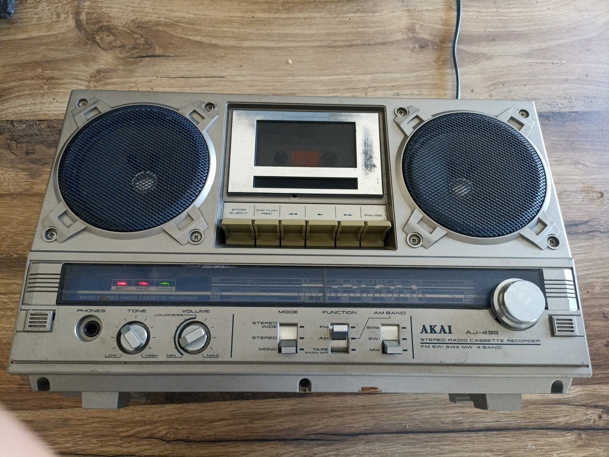 Akai AJ-490FL, a vintage stereo 4-band radio cassette recorder