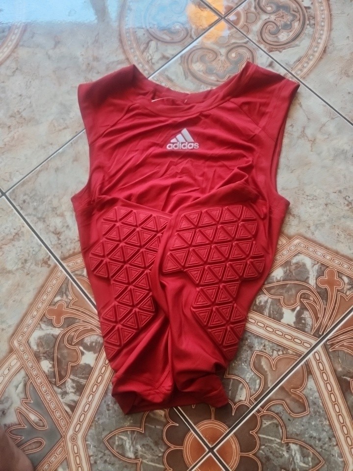 Adidas TechFit Compression Shirt Medium - Performance Fit for Active Lifestyles  