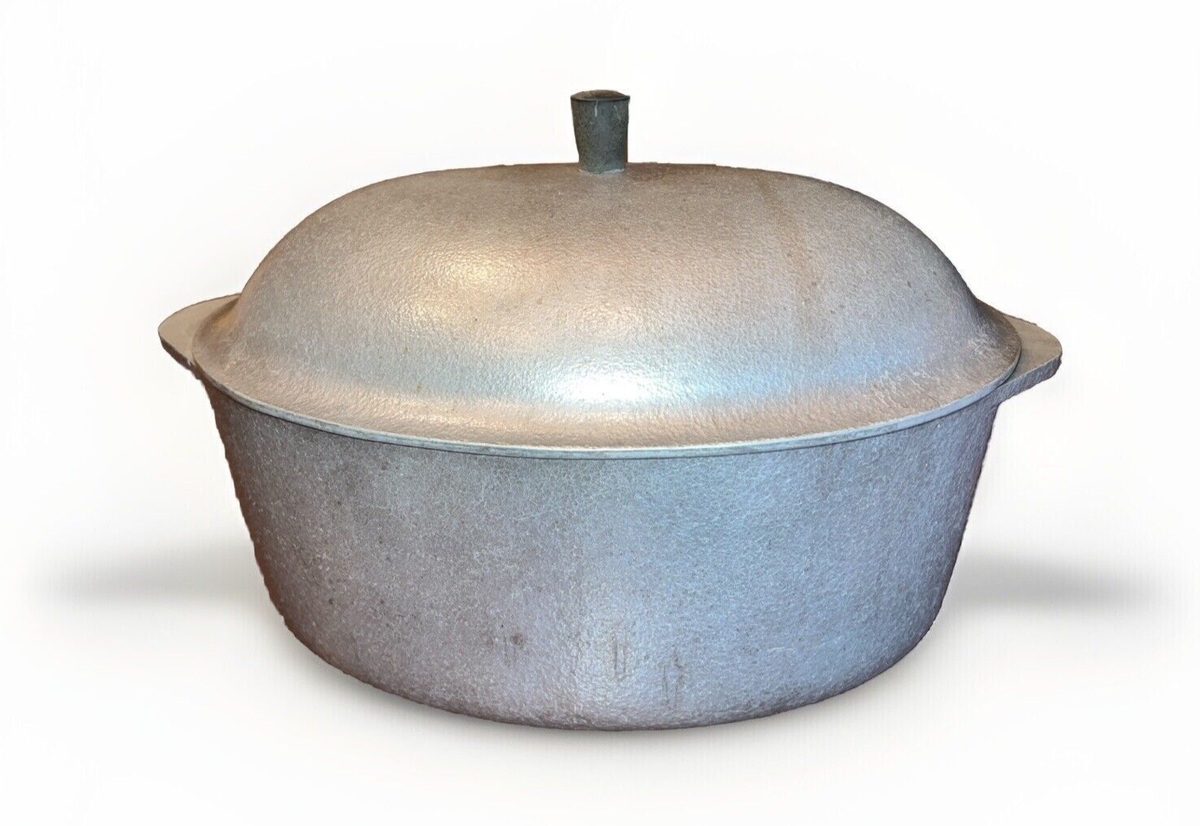 Hammercraft Club Hammered Aluminum Oval Roaster Dutch Oven with
