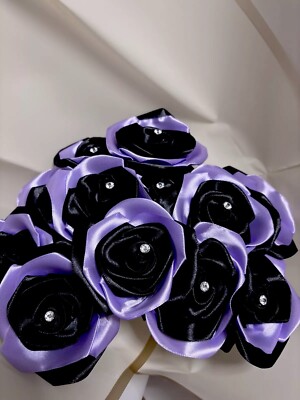 Lila und schwarze Rosen mit Diamanten 12 in einem Blumenstrauß)