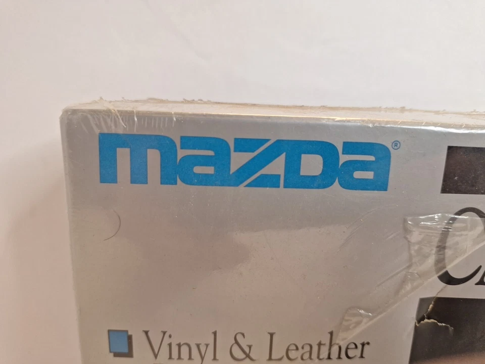 Kit de cuidados de carro Mazda genuíno vintage vinil e couro, tecido e limpadores de vidro - Imagem 4 de 4