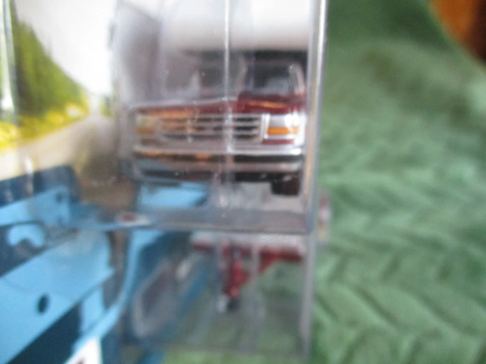 Camión y remolque Johnny Lightning Ford F-150 1993 con cámper y remolque abierto para carros Foto 3 de 4