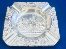 CENDRIER REPOUSSE VINTAGE HOLLANDAIS PLAQUE ARGENT SOLDATS DRAPEAUX FUSILS ET OISEAUX 4 3/4" MIH