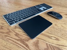 Apple Magic Keyboard  Mouse  Trackpad USB-C Black   Near Mint Complete Set