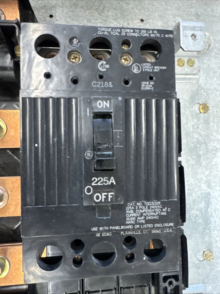 Interruptor principal GE 120/208/240V panel 225A con interruptores de rama perno de fase de 3 polos IN Foto 2 de 4