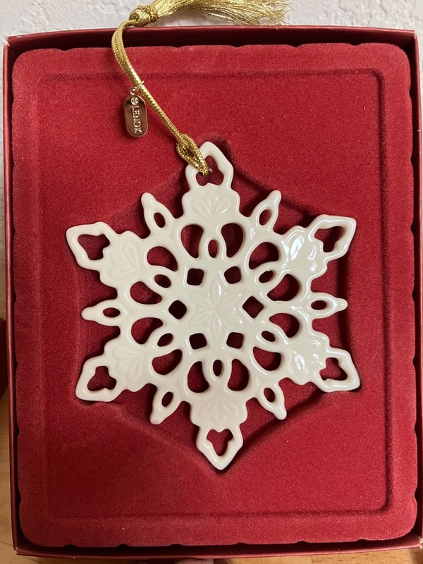 NEW LENOX PORCELAIN ORNAMENT SNOW FANTASIES SNOWFLAKE