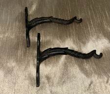 SET OF 2 VINTAGE IRON 4 3/4&rdquo; HANGERS HOOKS BRACKETS