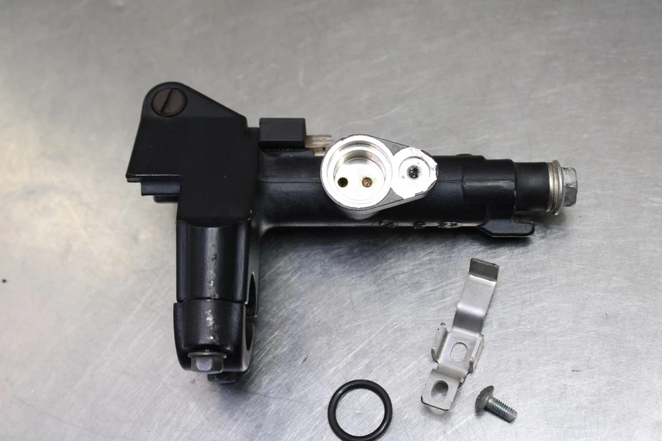 07-08 SUZUKI GSXR1000 GSXR 1000 HYDRAULIC CLUTCH MASTER CYLINDER NEEDS REBUILD - Imagem 2 de 4