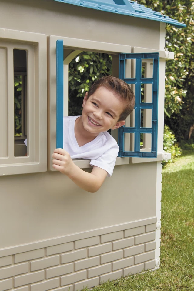 Little Tikes Casa de Juegos para Niños Pequeños, Estilo Cape Cottage, Puerta de Trabajo, Niños Edades 2+ Foto 3 de 4