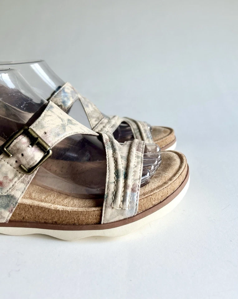 Новые босоножки Clarks Crean зеленые розовые текстильные резиновые на подошве размер 7,5 - Изображение 4 из 4