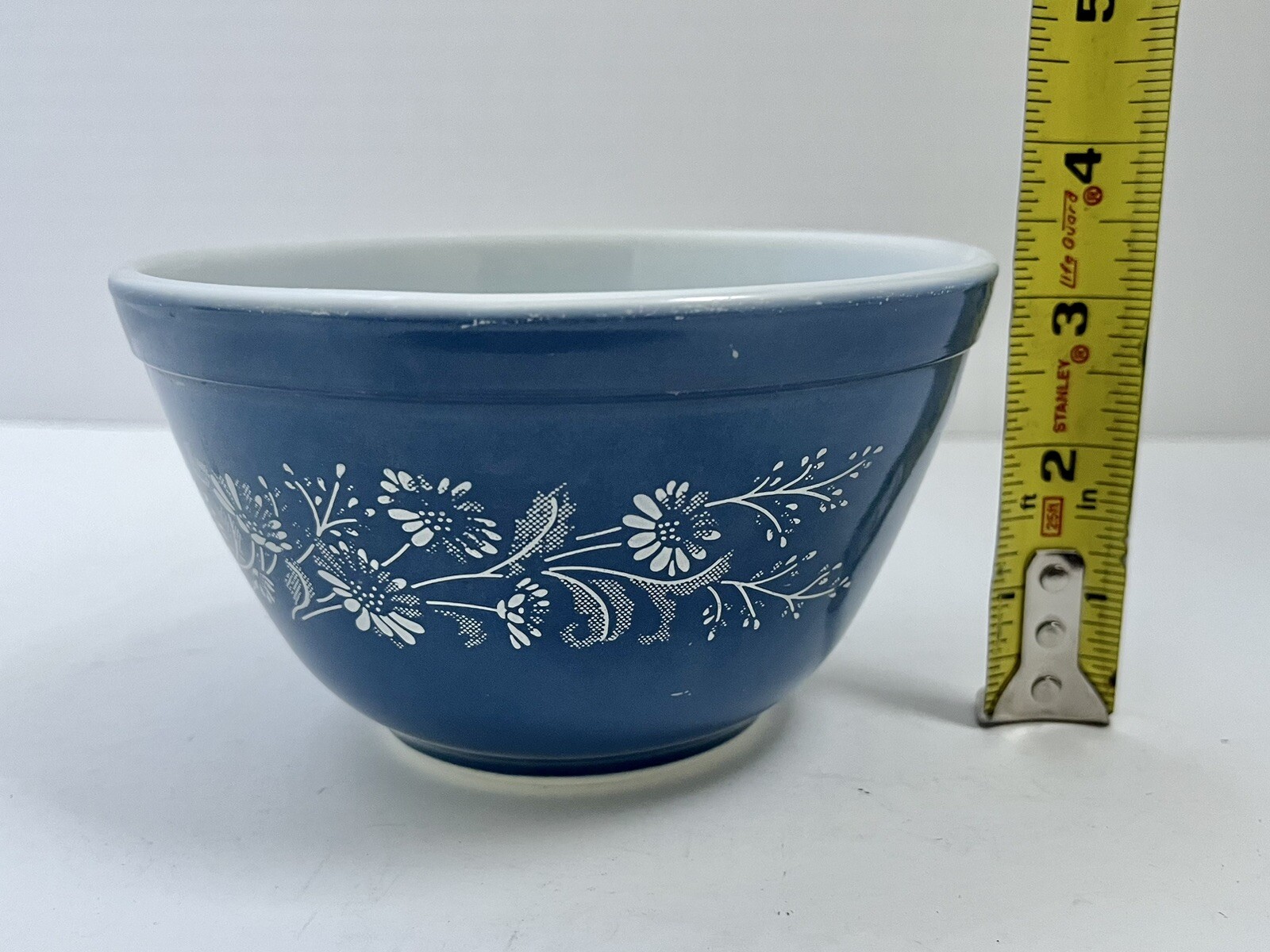pyrex-colonial-mist-401-blue-nesting-mixing-bowl-750-white-flower-small