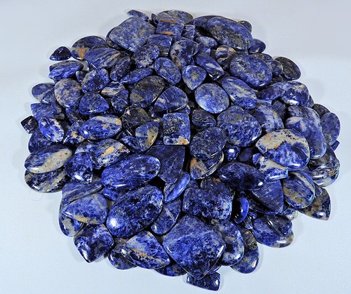 LOTE DE PIEDRAS PRECIOSAS SUELTAS MEZCLA DE SODALITA AZUL NATURAL AL POR MAYOR 250 A 5000 QUILATES. - Imagen 4 de 10