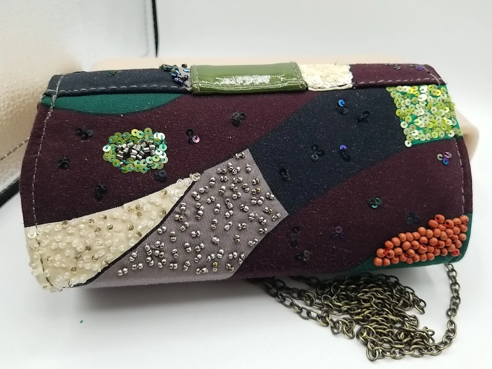 Bolso de mano Mary Frances con cuentas abstracto retazos bandolera correa de metal cartera Foto 4 de 4