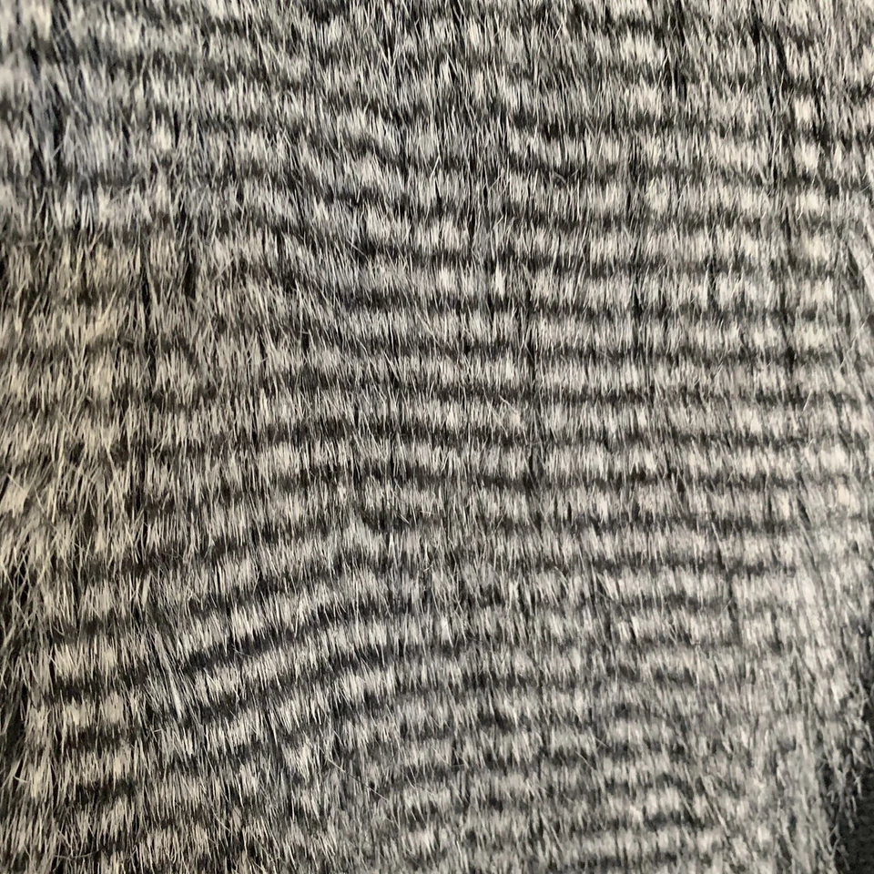 Chaleco gris peludo de piel sintética frente abierto para mujer talla pequeña diseño historia elegante Foto 2 de 4