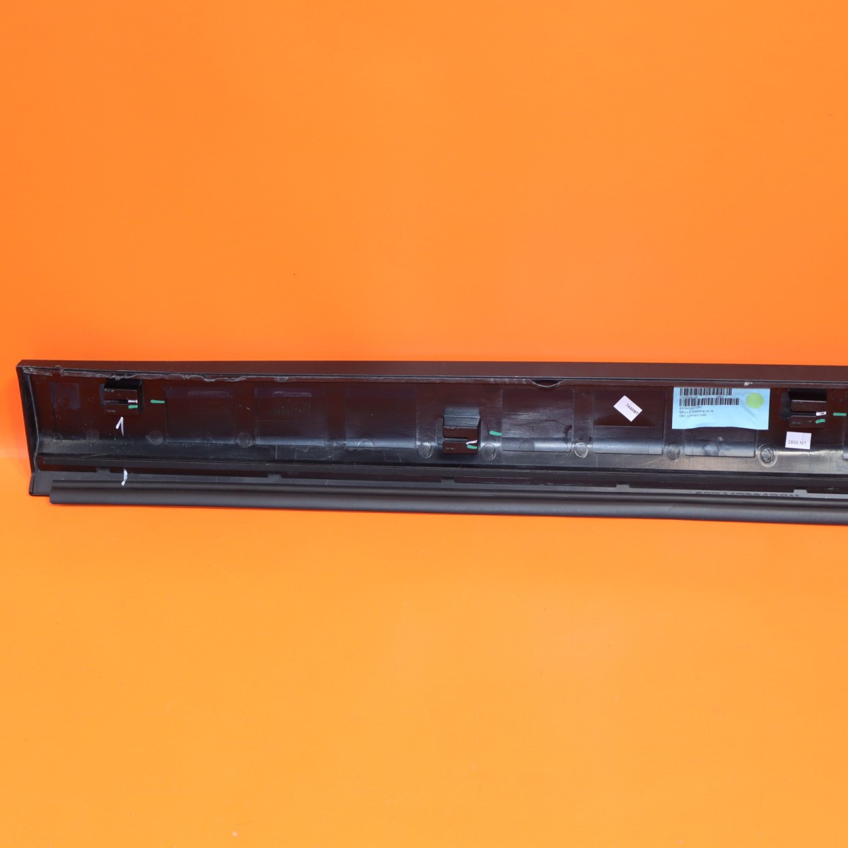 Rolls-Royce Cullinan 2021-2023 Front Right Body molding P/N 51137448586