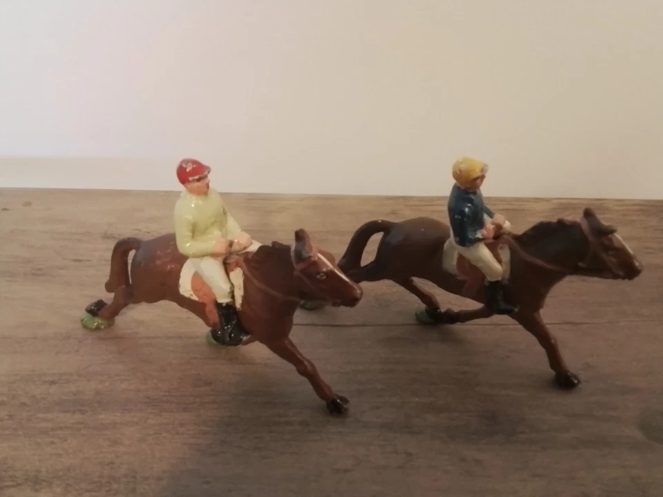 Quiralu ancien 2 jockeys et chevaux trotteurs tiercé en bon état d’origine - Photo 4/4