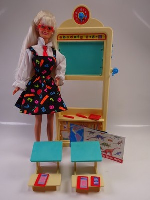Vintage Barbie-Spielset Klassenzimmer mit Puppe (Teacher) + Zubehör rar (22585)