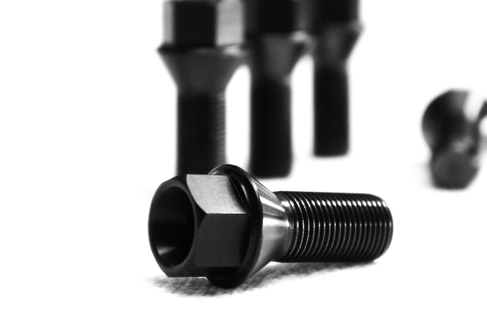 Black Titanium Lug Bolts 12x1.5 28mm 17 60 20pack bolt set Lotus Bolt