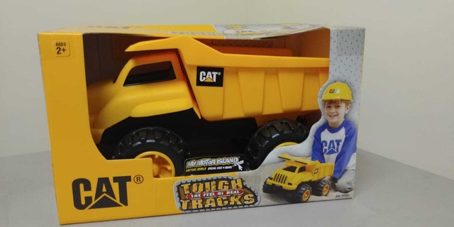 cat big builder dump truck