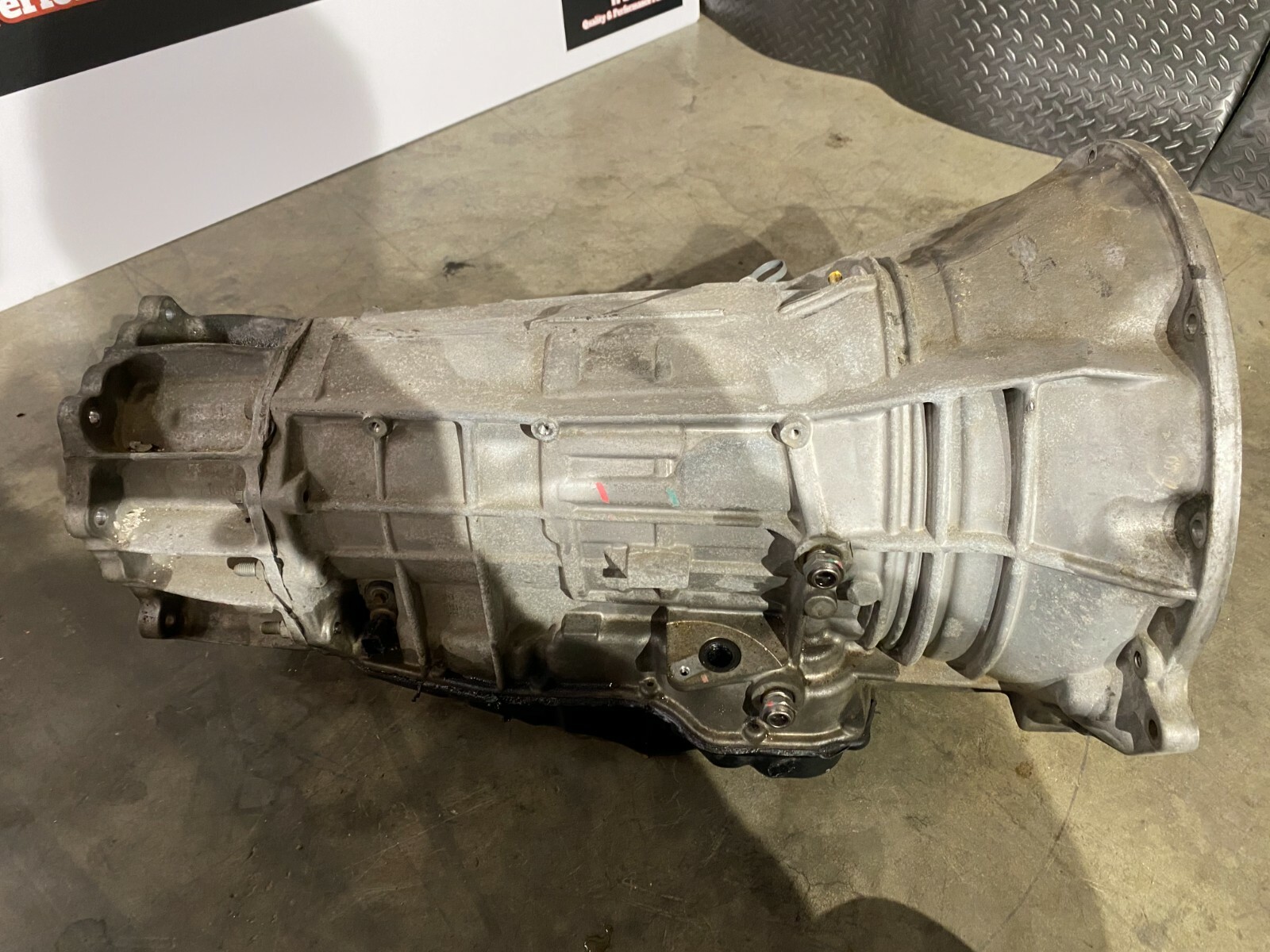 JEEP GRAND CHEROKEE LAREDO 2011 2013 OEM V8 4X4 AUTOMATIC GEARBOX Jeep grand cherokee laredo 2011 2013 oem v8 4x4 automatic gearbox