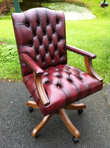 Australian Gainsborough Swivel Chesterfield Leather Reproduction Swivel Chair - Picture 6 of 13