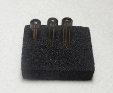 Qty(3) Fairchild 2N5129 NPN Silicon Transistors Epoxy Top