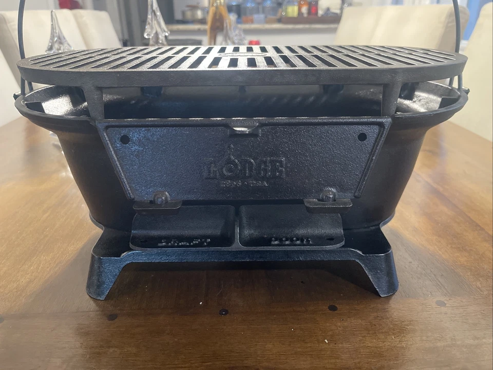 Antigo Lodge Ferro Fundido Sportsman’s Grill Estilo Hibachi Carvão Portátil Novo na Caixa - Imagem 4 de 4