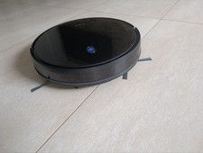 funktionierender Onson J10C Sau­gro­bo­ter + Fernbedienung