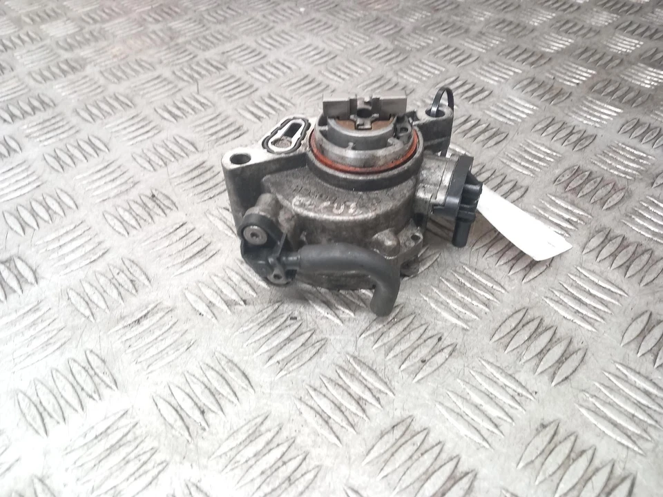 Ford Focus Mk3 Brake Vacuum Pump 1.6L Diesel 9804021880 2011 12 13 14 - Image 2 of 4