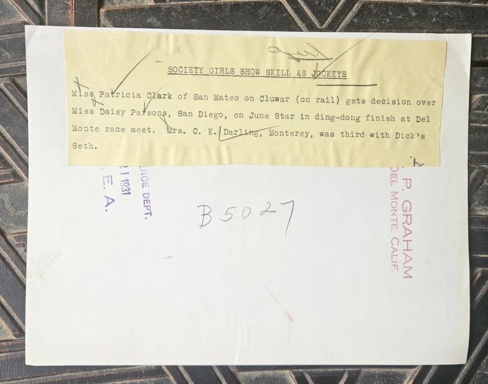 Foto de prensa de carreras de caballos de 1931: Patricia Clark gana carrera de jockey para mujeres, Del Monte Foto 2 de 2