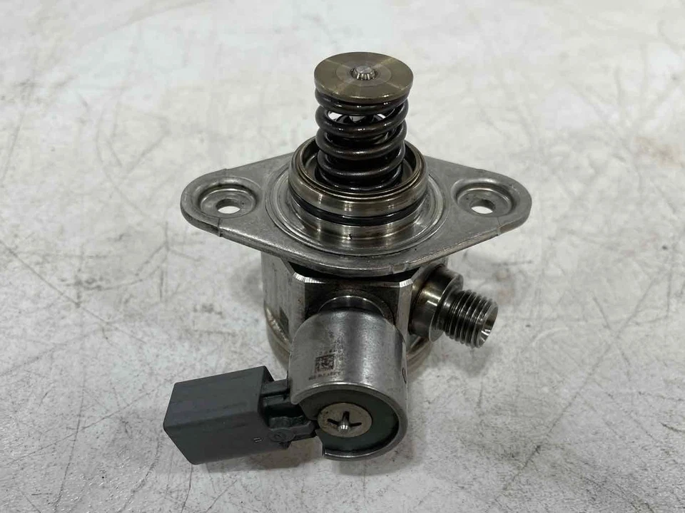 BMW X5M 2010-2013 4,4 L doble turbo bomba de combustible de alta presión 7595339 OEM Foto 3 de 4