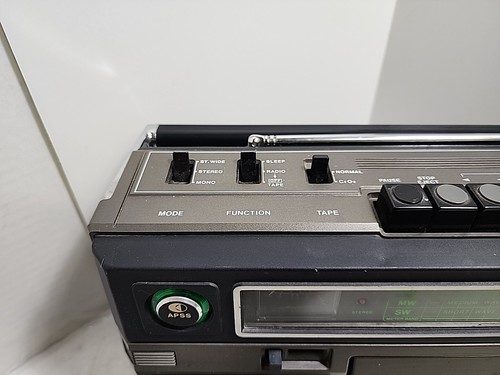 Sharp GF-8080X Retro SW/MW/FM Radio Lettore Nastro Parzialmente Funzionante - Foto 6 di 22