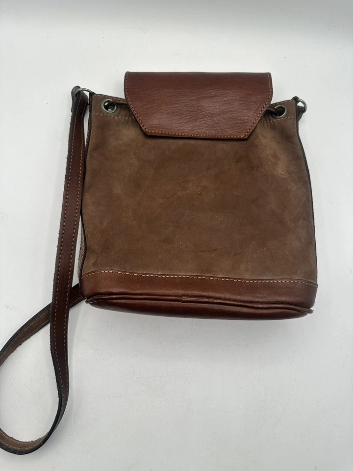 Bolso de hombro con cordón de cuero y gamuza con cierre superior Foto 2 de 4