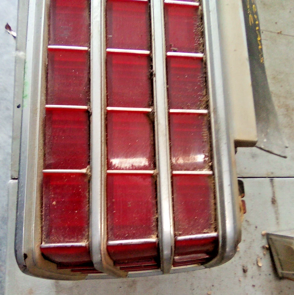 Pontiac Grand Am Lemans 1979 conjunto de luz trasera derecha LOC-190DG Foto 3 de 4