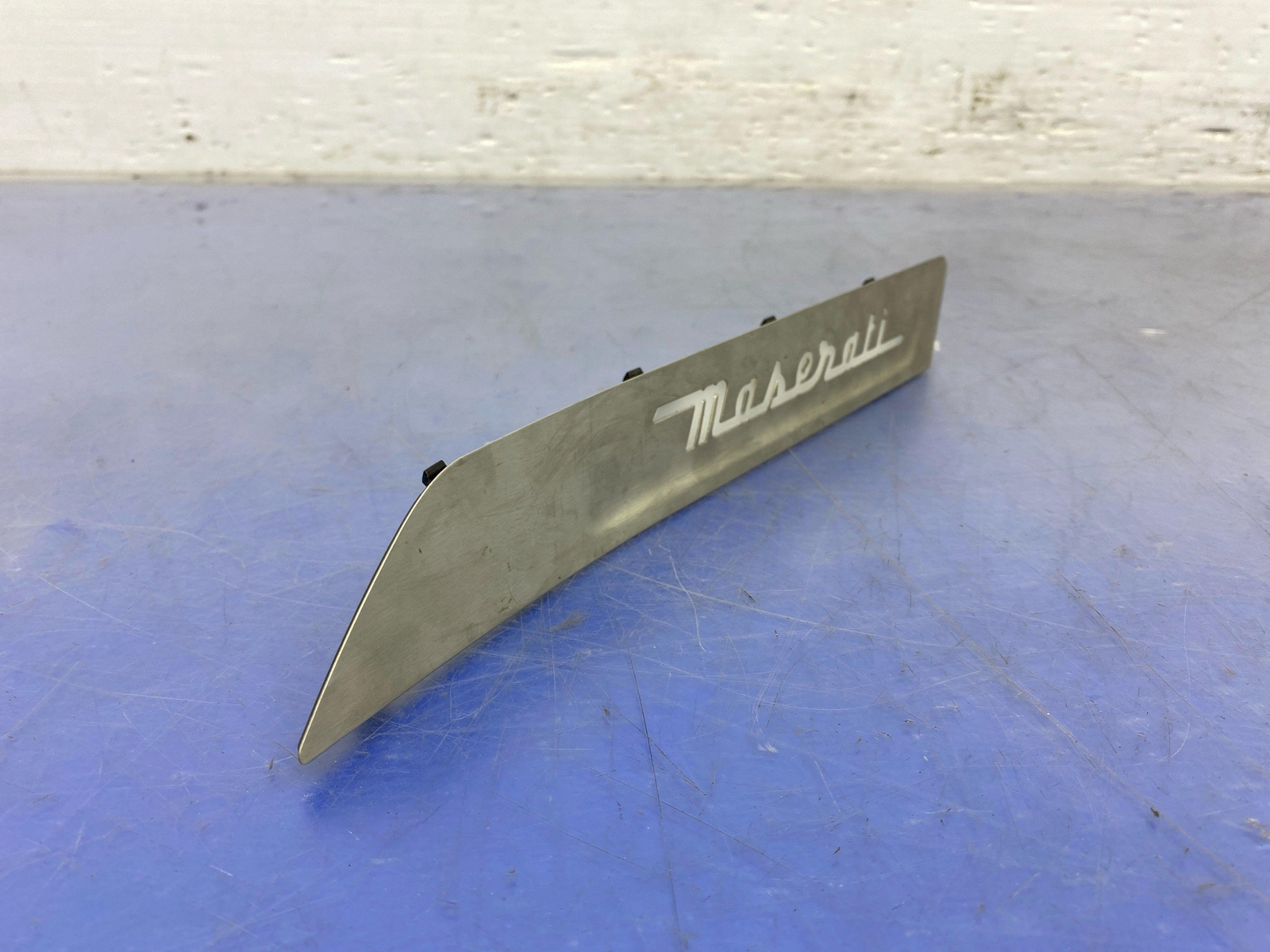 2017-2020 MASERATI LEVANTE M161 REAR RIGHT LED SILL SCUFF PLATE TRIM