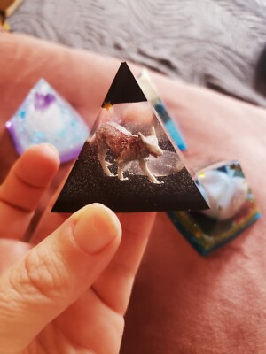 Orogonit Wolf mit Amethyst, Geschenkideen, Raumatmosphäre 