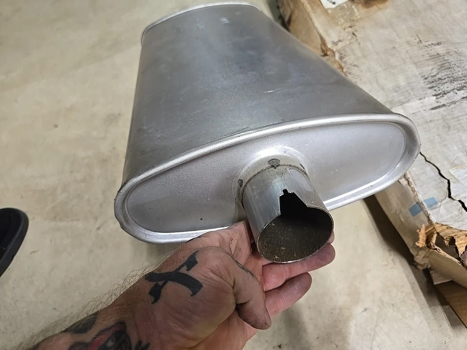 Nuevo de Lote Antiguo Pontiac Bonneville Catalina Silenciador 489770 GM Foto 4 de 4